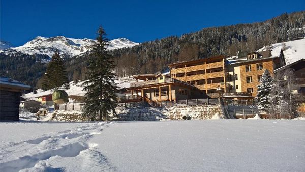 Almi´s-Berghotel-exterior.jpg
