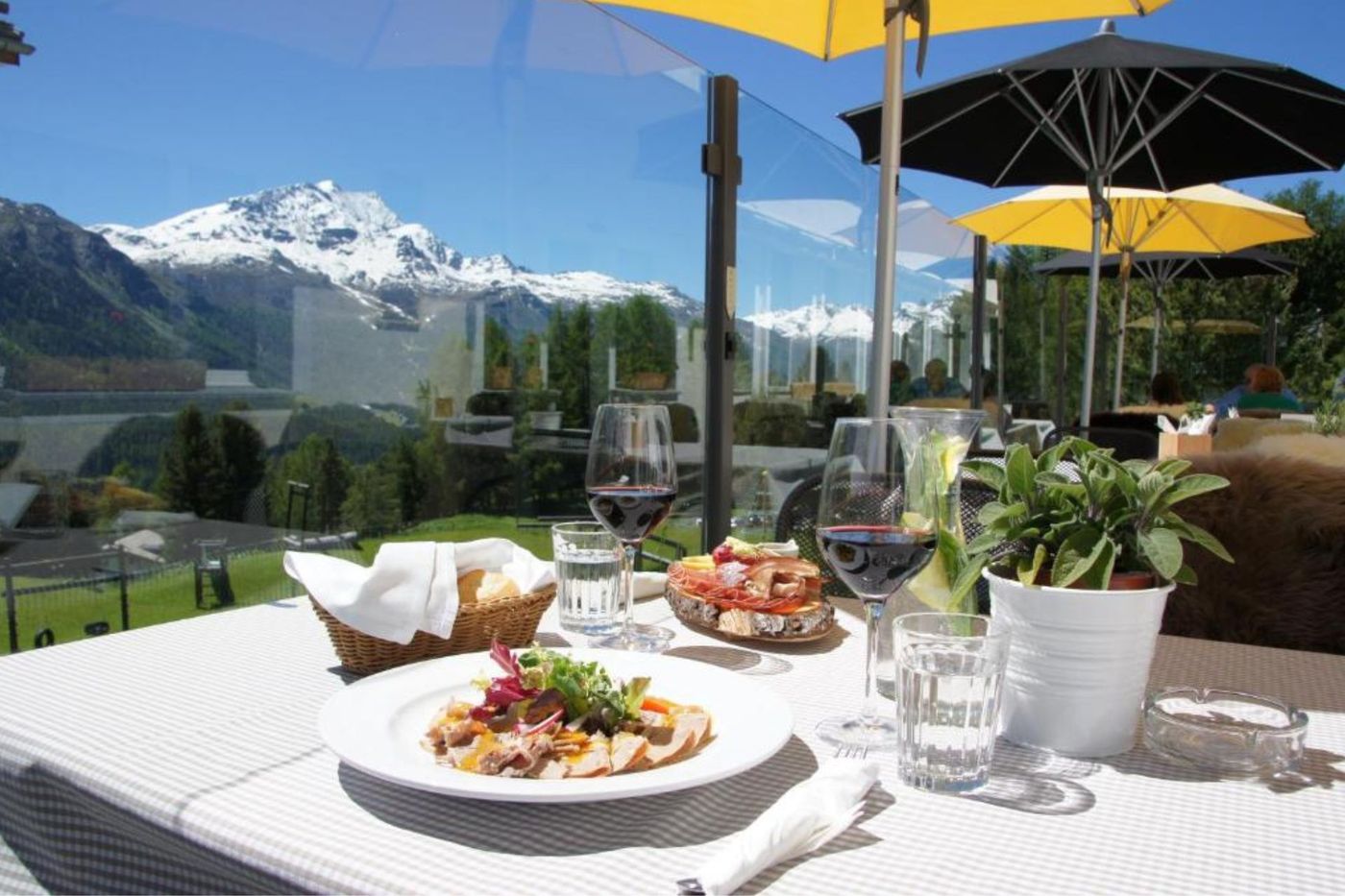 Bever Lodge Dinner Meal Switzerland Via Engiadina (2)