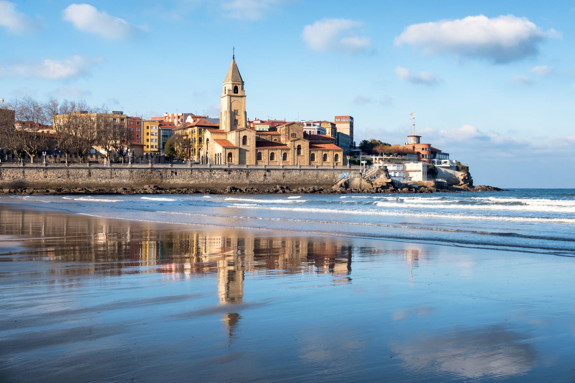 Gijon,Cliff,And,San,Pedro,Church,,Reflection,In,San,Lorenzo