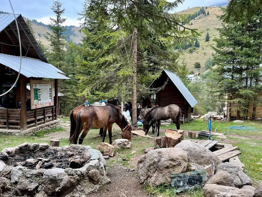 Guesthouse HRD Eco Mountaineering Frontyard