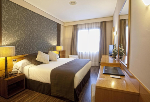 Hotel Alfonso IX bedroom 1