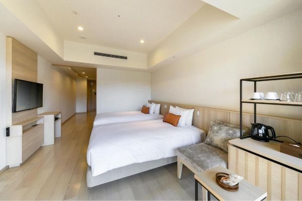 Hotel Ashinoko Hanaori standard twin room Hakone Japan
