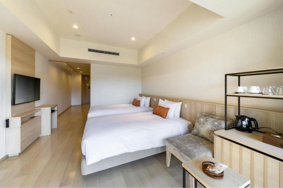 Hotel Ashinoko Hanaori standard twin room Hakone Japan