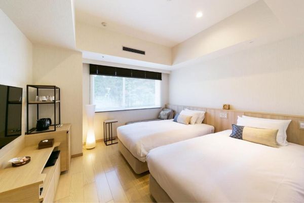 Hotel Ashinoko Hanaori twin room Hakone Japan