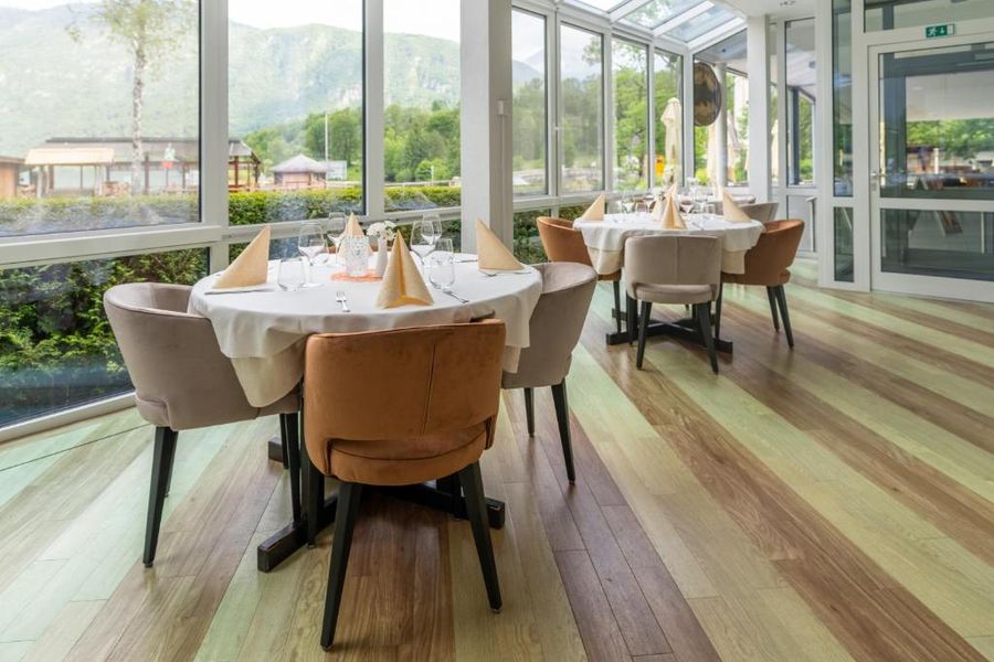 Hotel Jezero restaurant