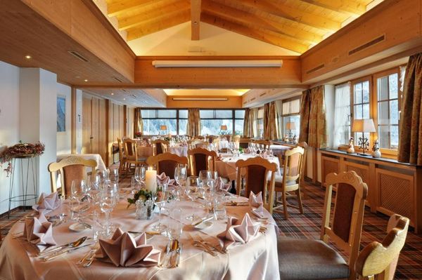 Hotel-Kirchbuhl-dining.jpg