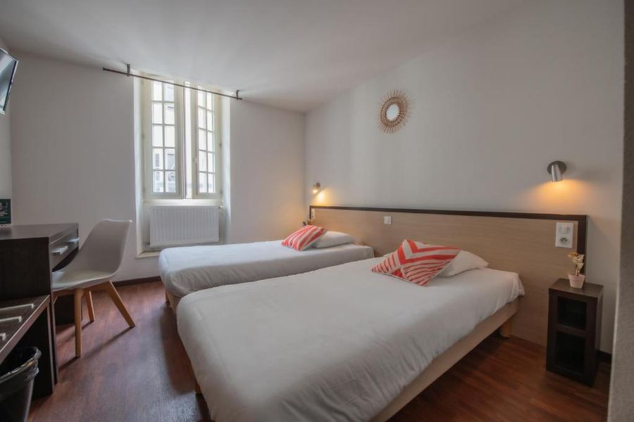 Hotel Le Commerce twin room
