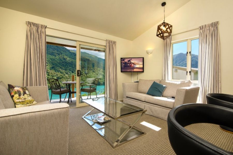 Living-area-Albatross-suite