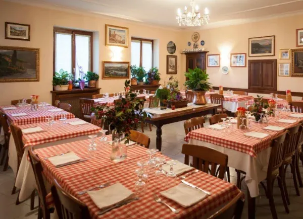 Locanda Grifo Dining