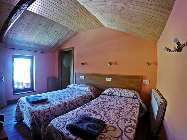 Mesón Albergue Tío Pepe hotel twin bedroom