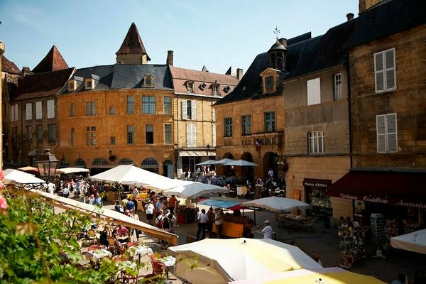 SARLAT market