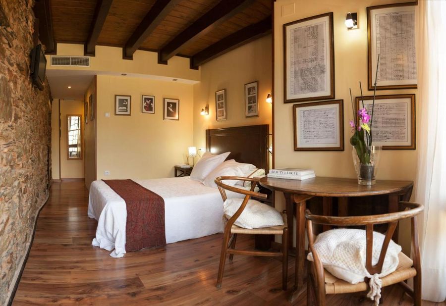 Puerta del Perdón hotel bedroom