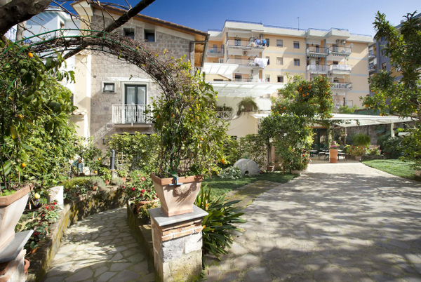 Relais Villa exterior