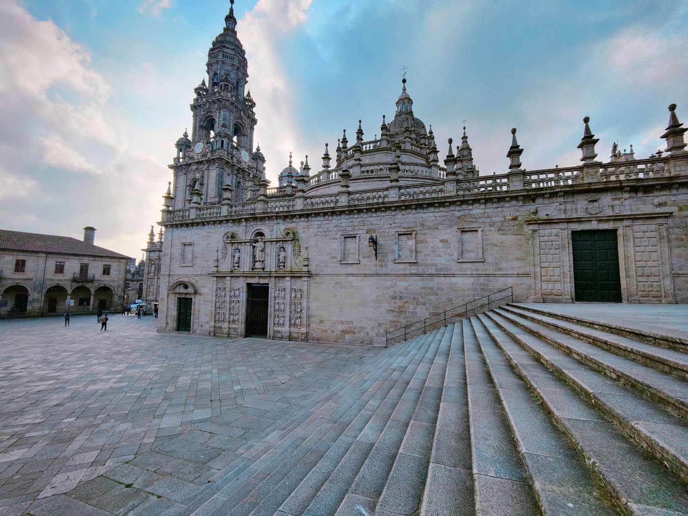 Side-View-of-Santiago-de-Compostela-Cathedral-Steps
