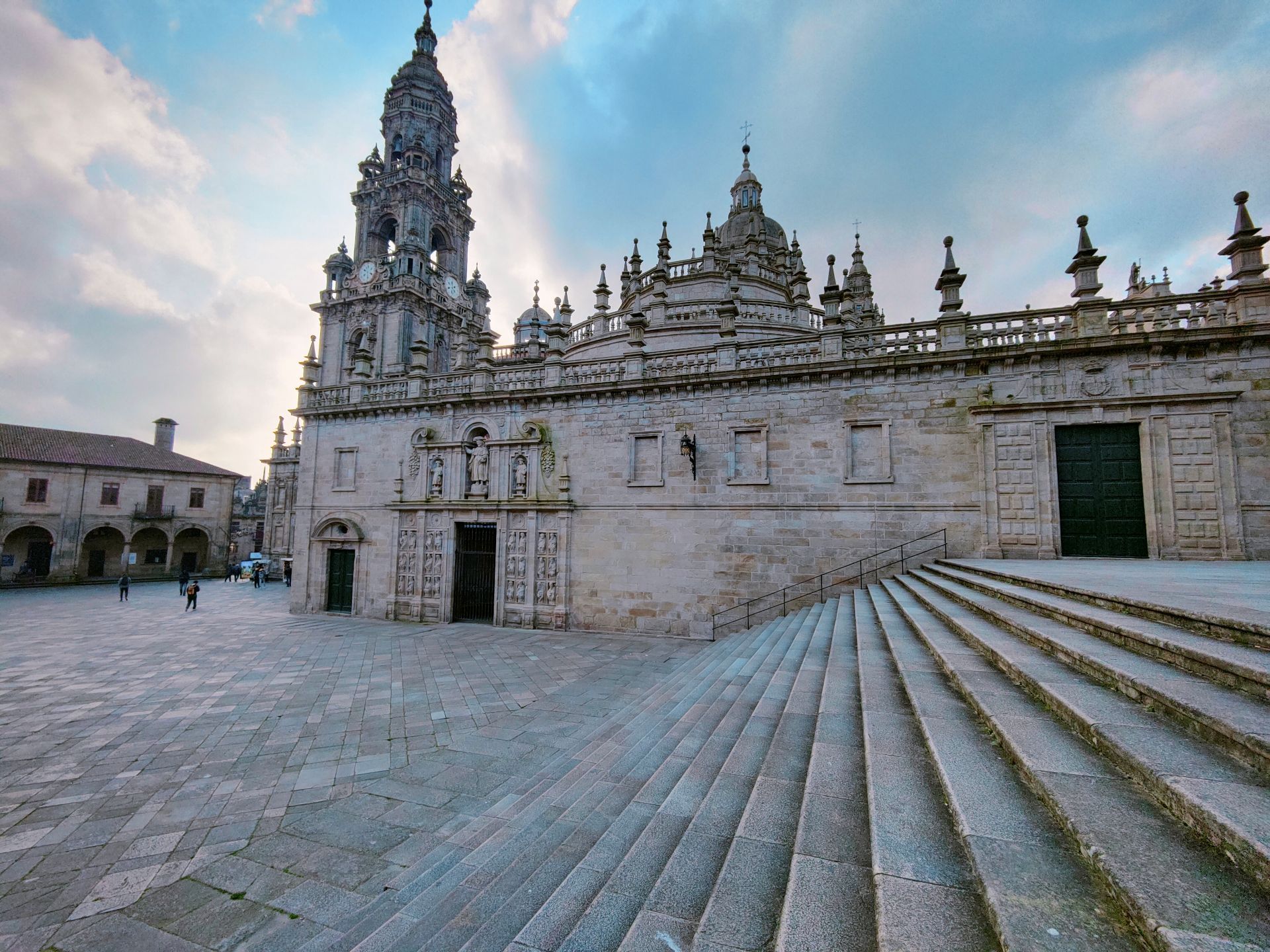 Side-View-of-Santiago-de-Compostela-Cathedral-Steps