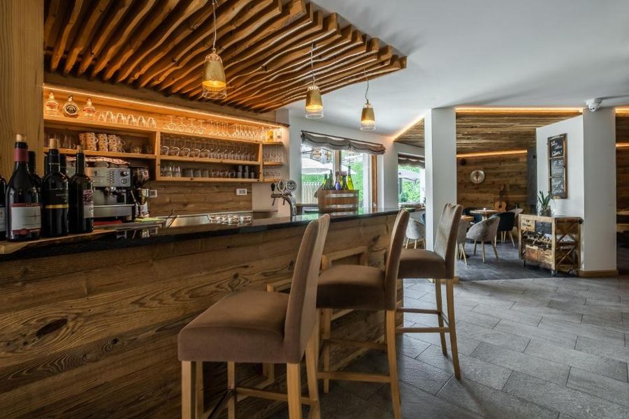 Steinrösl bar area