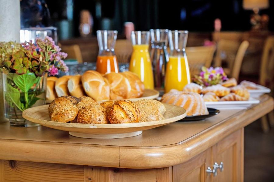 Kitzbuhel to the Dolomites with Three Peaks - 8 days food