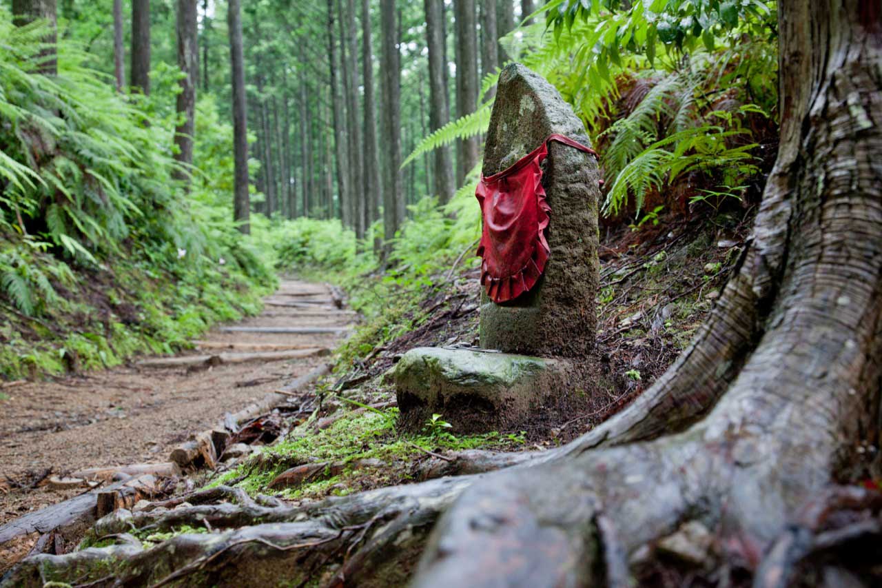 nakahechi-route-statue