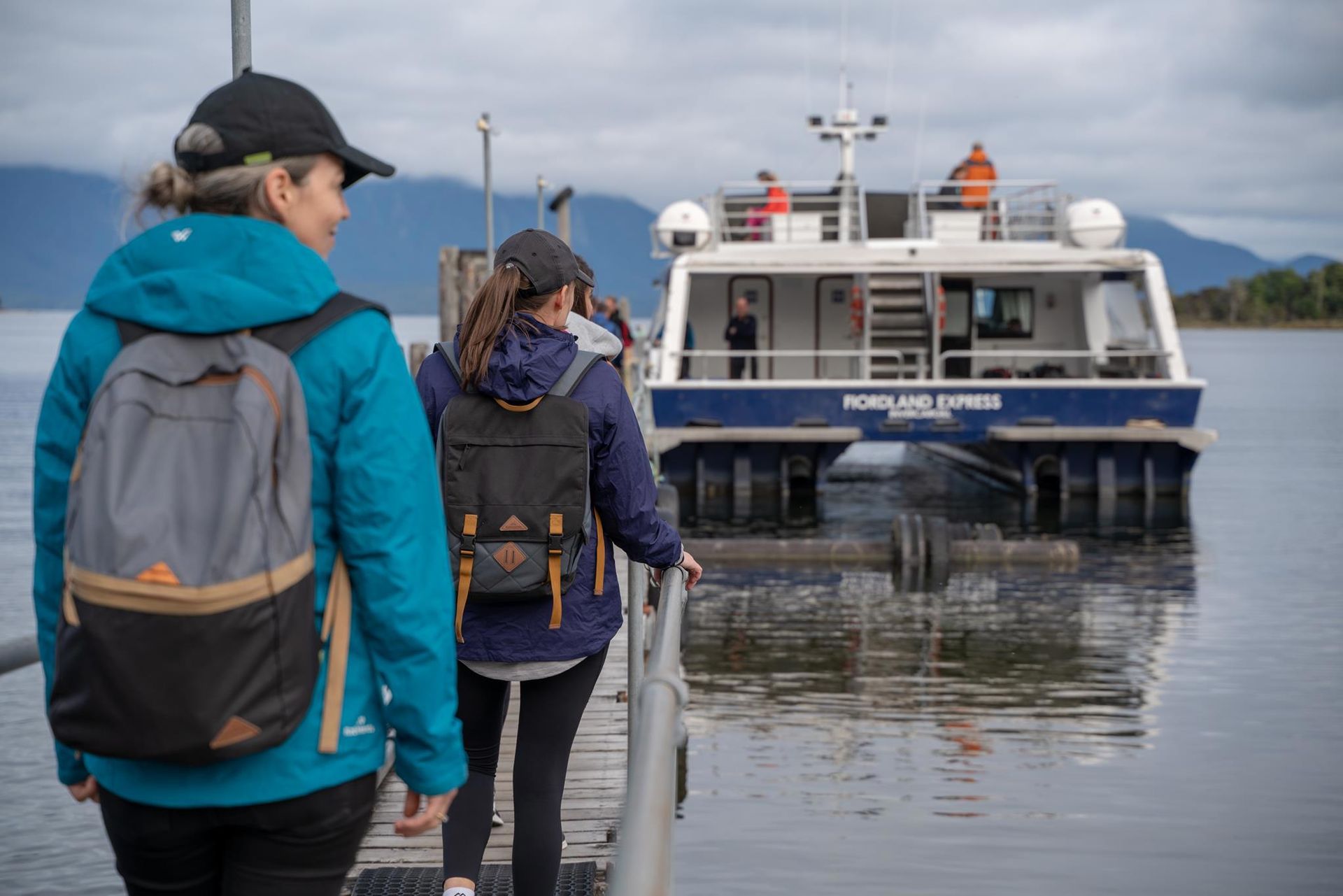 realnz-milford-track-transport