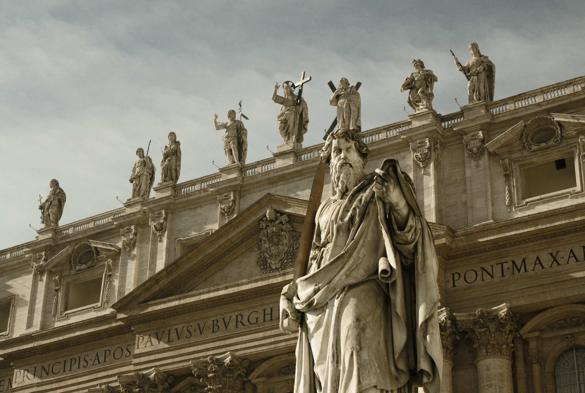vaticano san pietro statues